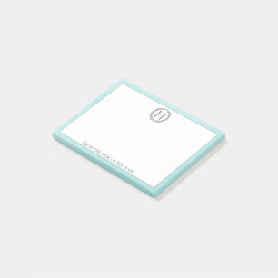 Post-it® Notes turquoises sur la couronne de monogramme