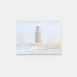 Post-it® Phare robuste sur une côte rocheuse en hiver