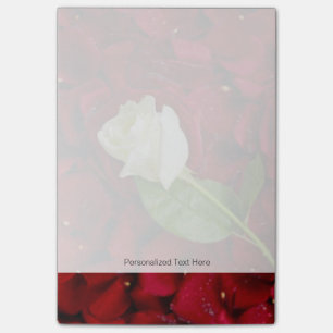 Post-it® Rose blanc sur les pétales rouges