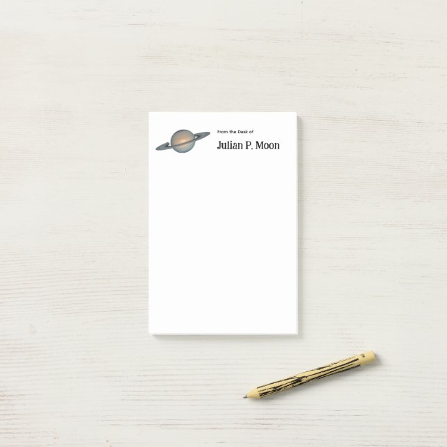 Post-it® Saturn with Rings Outer Space Personalized (Sur un bureau)