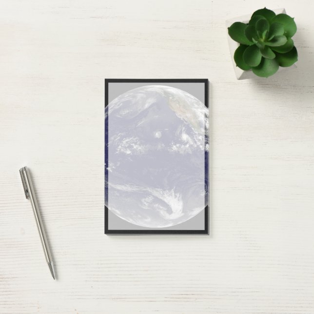 Post-it® Terre Avec Trois Cyclones Tropicaux Dans Le Pacifi (Bureau)