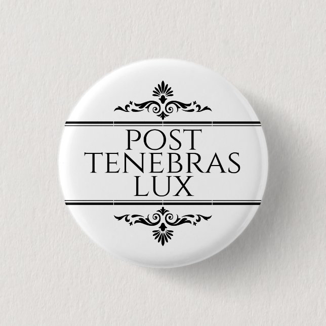 Post Tenebras Lux Button (Vorderseite)