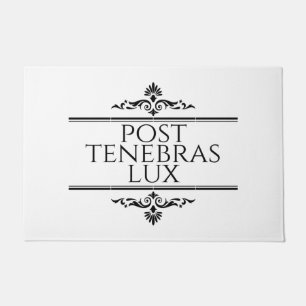 Post Tenebras Lux Fußmatte