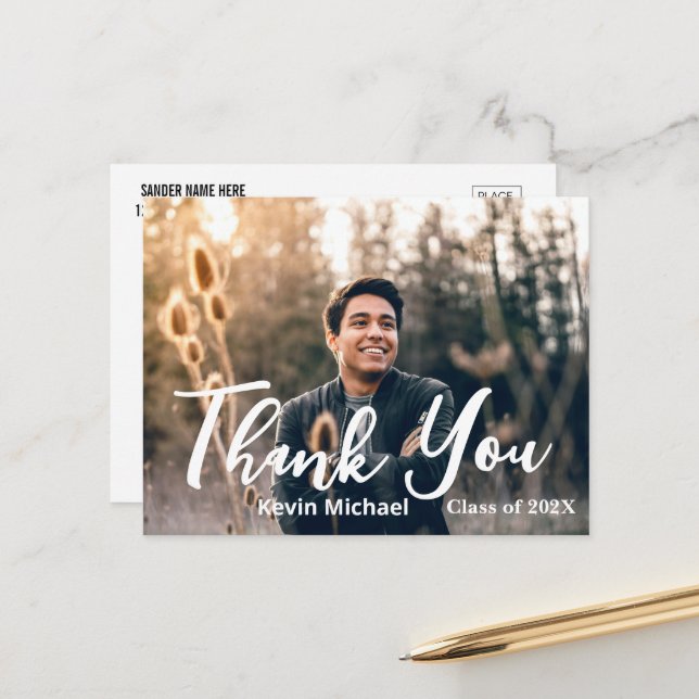 Postale Carte de voeux de fin d'études Merci Écriture styl (Devant/Arrière en situation)