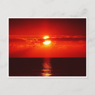 Postale Coucher de soleil rouge au-dessus de la carte post