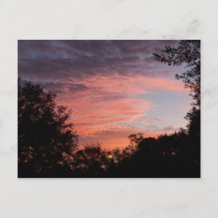 Postale Lever de soleil rouge nuageux sur une carte postal