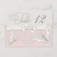 Papillons roses et ivoire et carte de table en den