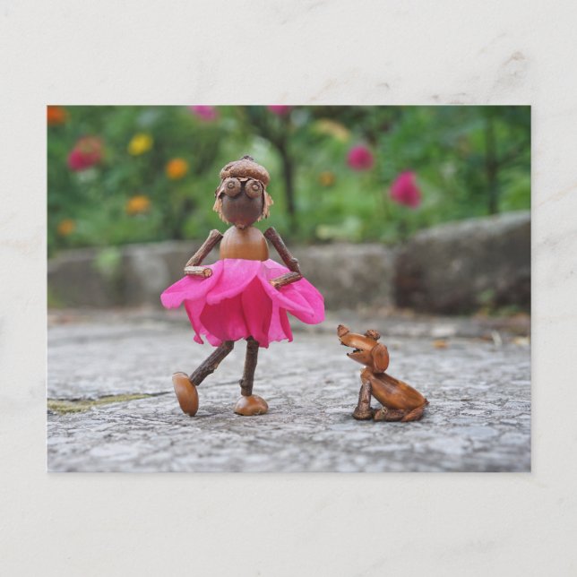 Postale Une elfe de maïs en robe rose avec une carte posta (Devant)