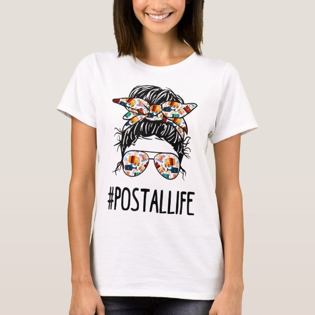Postallife Messy Bun Mail Carrier Postal Worker Ma T-Shirt (Vorderseite)