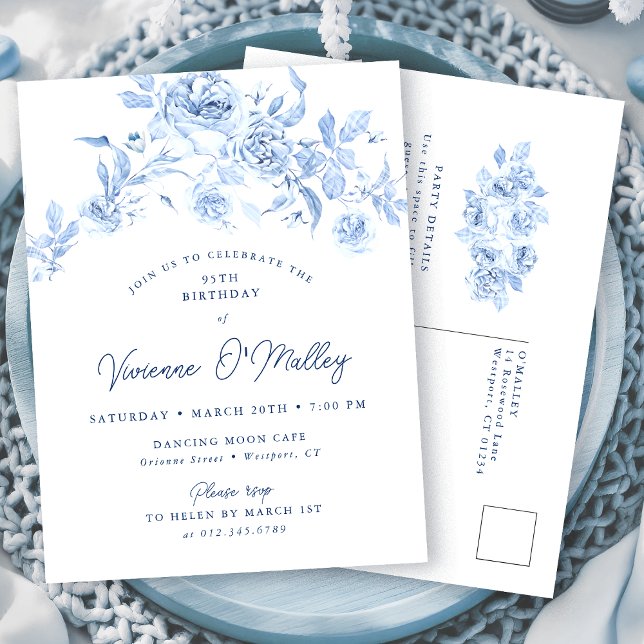 POSTCARD INVITE 95th Birthday Dusty Blue Floral Einladungspostkarte (Von Creator hochgeladen)