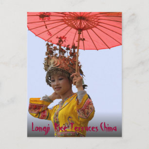 POSTCARD - Mädchen in traditionellem Kleid Postkarte