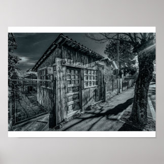Poster Abri en bois monochrome lunatique avec des ombres