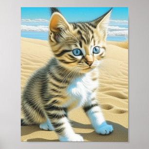 Poster AI Grey Tabby Kitten Jouer sur une plage de sable