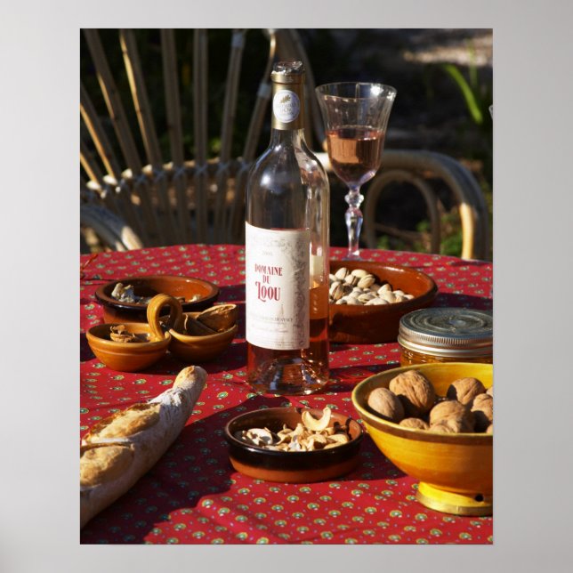 Poster Apéritif et hors-d'oeuvre préparés : pain, olives, (Devant)