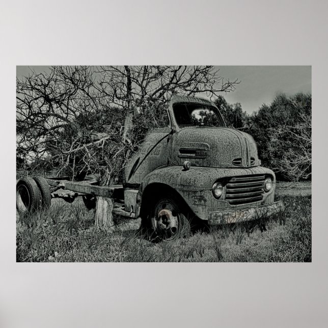 Poster arbre poussant dans un vieux camion en noir et bla (Devant)