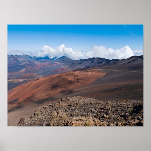 Poster au-dessus du cratère haleakala le long du sentier  (Devant)