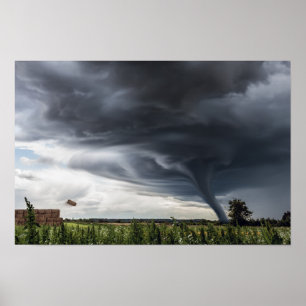 Poster Balles de foin de levage de tornade dans une