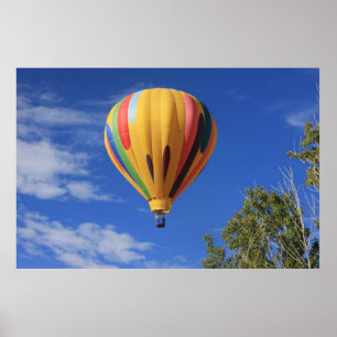Poster Ballon à air chaud au-dessus du lac Quail, colline