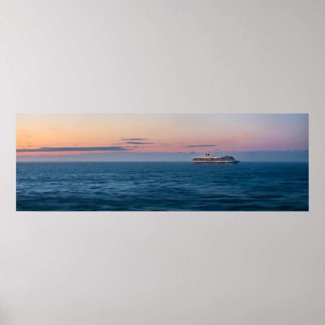 Poster Bateau de croisière sous un coucher de soleil de l (Devant)