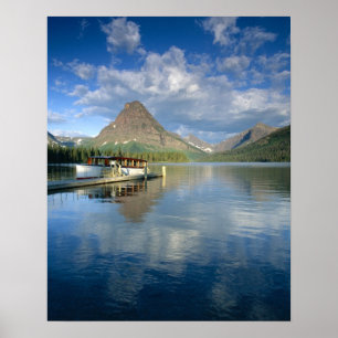 Poster Bateau de tourisme amarré au lac Two Medicine dans