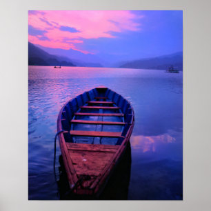 Poster Bateau sur le lac Tranquil au coucher du soleil