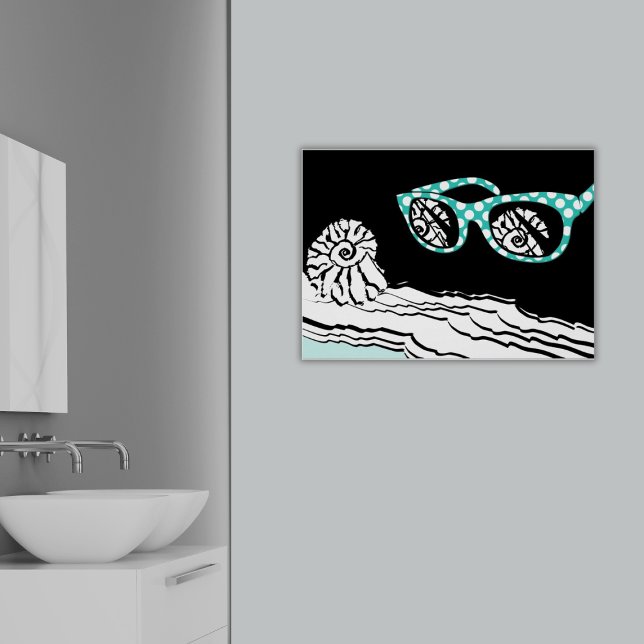 Poster Beach Sea & Turquoise Polka Dot Glasses Salle de b (Turquoise Sunglasses at the Beach, Shell Mirroring, Surf Rolling, Bathroom Art)