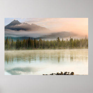 Poster Beau lac serein dans les montagnes matinales, Oreg