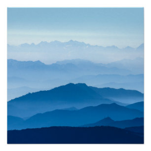 Poster Belle chaîne de montagnes brumeuse Dégradé bleu