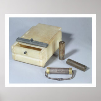 Poster Boîtier en albâtre et bouteilles en bronze et en a
