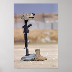 Poster Bottes, fusil, étiquettes de chien, et casque