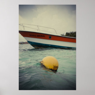 Poster Bouée et bateau dans l'eau
