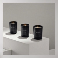 Bougies minimalistes en ligne noire avec de minusc
