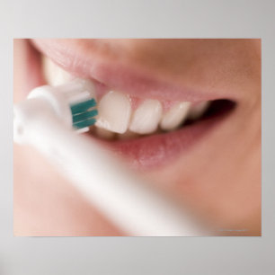 Poster Brosse à dents électrique. Ces dispositifs ont u