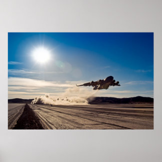 Poster C-17 décollant du lit de lac sec