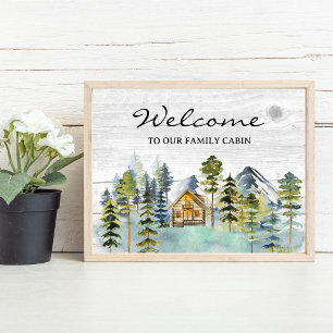 Poster Cabane de montagne rustique forestière brumeuse à