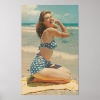 Poster Carte postale 1964 pinup girl ~ Plage Scene