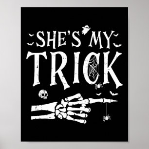 Poster C'est mon costume d'Halloween à la main en squelet
