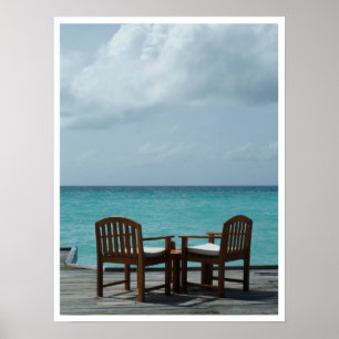 Poster Chaises sur un quai en bord de mer