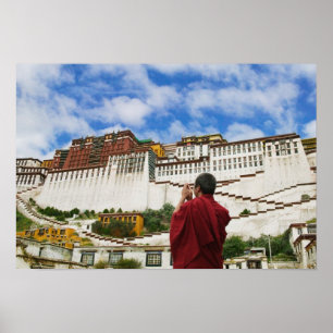 Poster China, Tibet, Lhasa, Tibetan monk with Potala