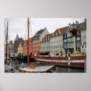 POSTER COLORFUL BUILDINGS BESIDE THE RIVER