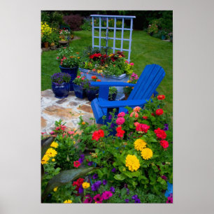 Poster Conception de jardin en conteneur avec chaise bleu