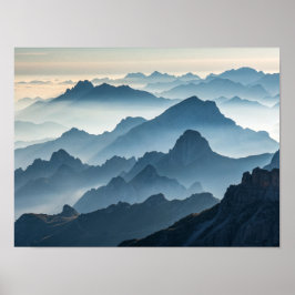 Poster Couches de sérénité : Monts Foggy à l'aube