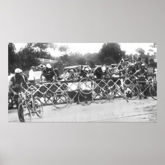 Poster Cyclistes Ne Peuvent Pas Attendre Au Passage à Niv