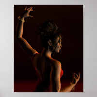 Danseur de flamenco espagnol sur une scène sombre