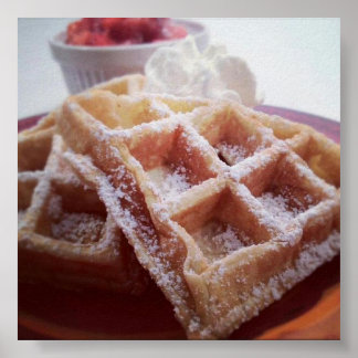Poster de la gaufre couverte et des fraises fraîch