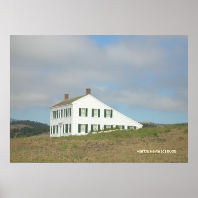 Poster Demi-Moon Bay House sur une colline (Devant)
