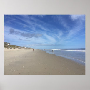 Poster Des nuages bleus au-dessus d'une plage basse de l'
