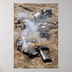 Poster Des pièces d'armes ennemies sont mises à la dispos