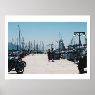 Poster des yachts de la jetée du port de la ville 