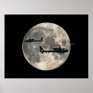 Poster deux hélicoptères silhouettés par une pleine lune